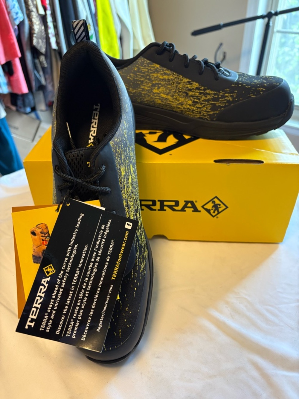 Terra Men’s Black and Yellow Composite Safety Work Shoe.